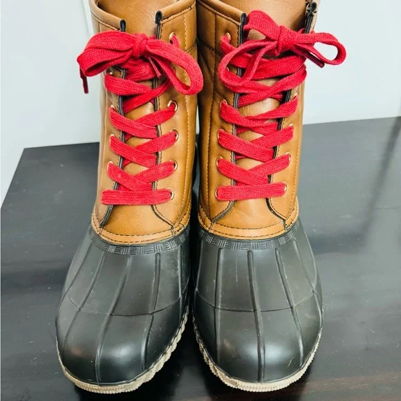 Stylish Brown and Black Women's Boots with Red Laces - Picture 4 of 7